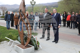 РС Македония - вицепрезидент - Охридско езеро - паметник