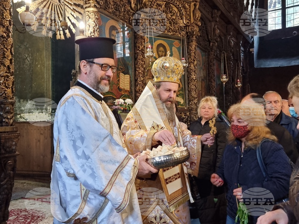Нека с радост посрещаме Христос не само в Йерусалим, но да бъдем готови да Го посрещаме винаги в душата си, каза на днешния празник митрополит Серафим