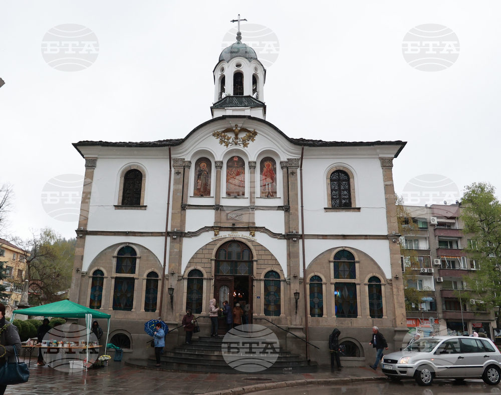 Габрово - храм „Успение Богородично“ - Цветница