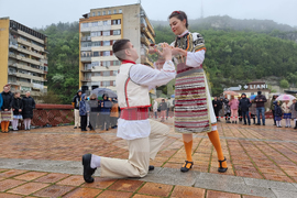 Ловеч - Цветница - ритуал „кумичка“