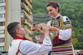 Ловеч - Цветница - ритуал „кумичка“