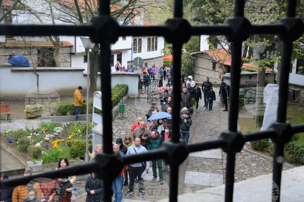 Благоевград - храм „Въведение Богородично“ - Цветница