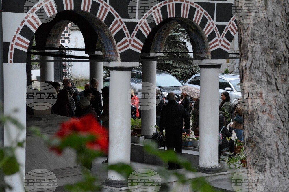 Благоевград - храм „Въведение Богородично“ - Цветница
