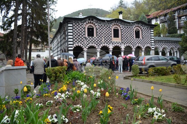Благоевград - храм „Въведение Богородично“ - Цветница