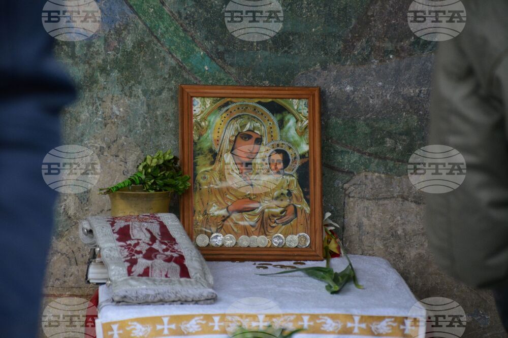 Благоевград - храм „Въведение Богородично“ - Цветница