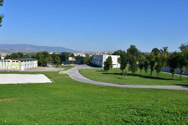 Домът на японските вишни в Благоевград! Красива градина разцъфва в парк „Македония“