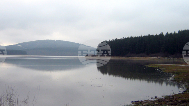 Започнало е контролирано изпускане на язовир „Студена“ заради рязко покачване на водните нива