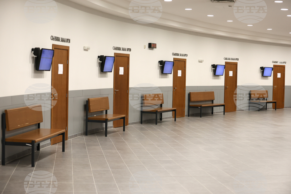 Директорът на столичното 138 СУ "Проф. Васил Златарски" отрече да е слагал камерите в тоалетни в училището