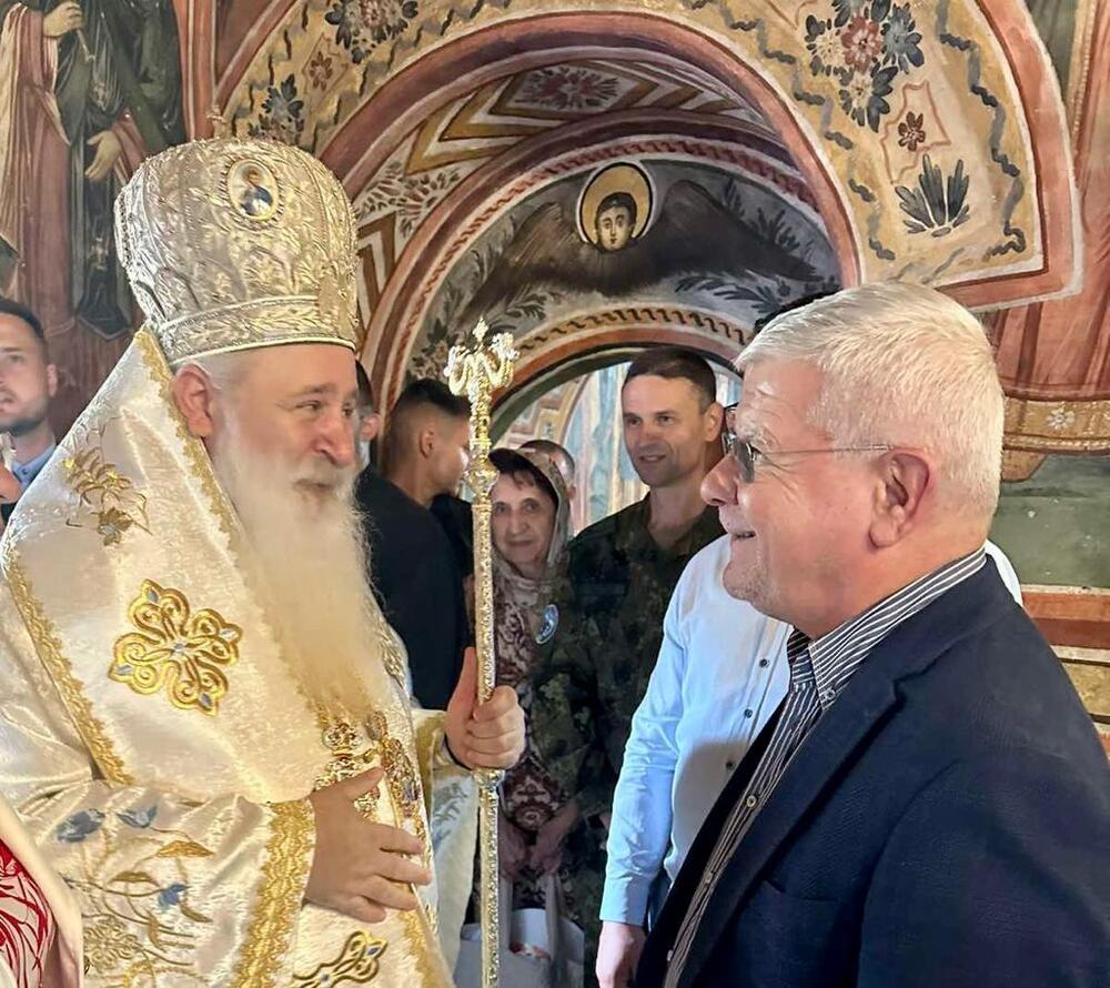 МЗХ: Министър Вътев участва в отбелязването на храмовия празник на Троянския манастир