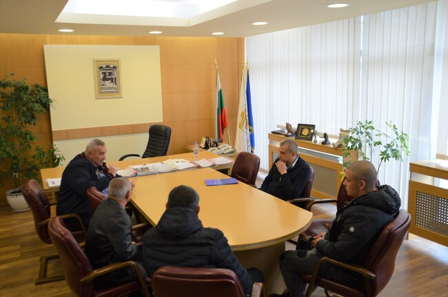 Кметът Илко Стоянов награди треньори и ученик за оказване на първа помощ и спасяване на човешки живот