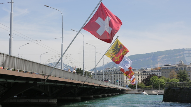 Швейцария отказа на два американски военни самолета да прелетят над страната заради Закона за неутралитета