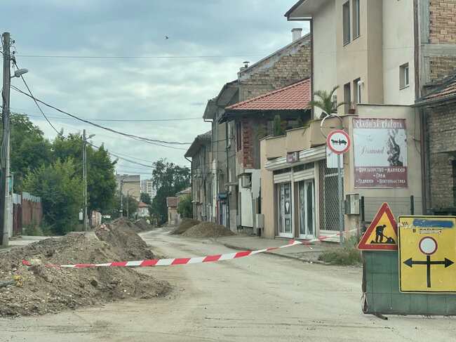 До 27 август остават затворени за движение участъци от булевард "Княз Александър Батенберг" в Казанлък