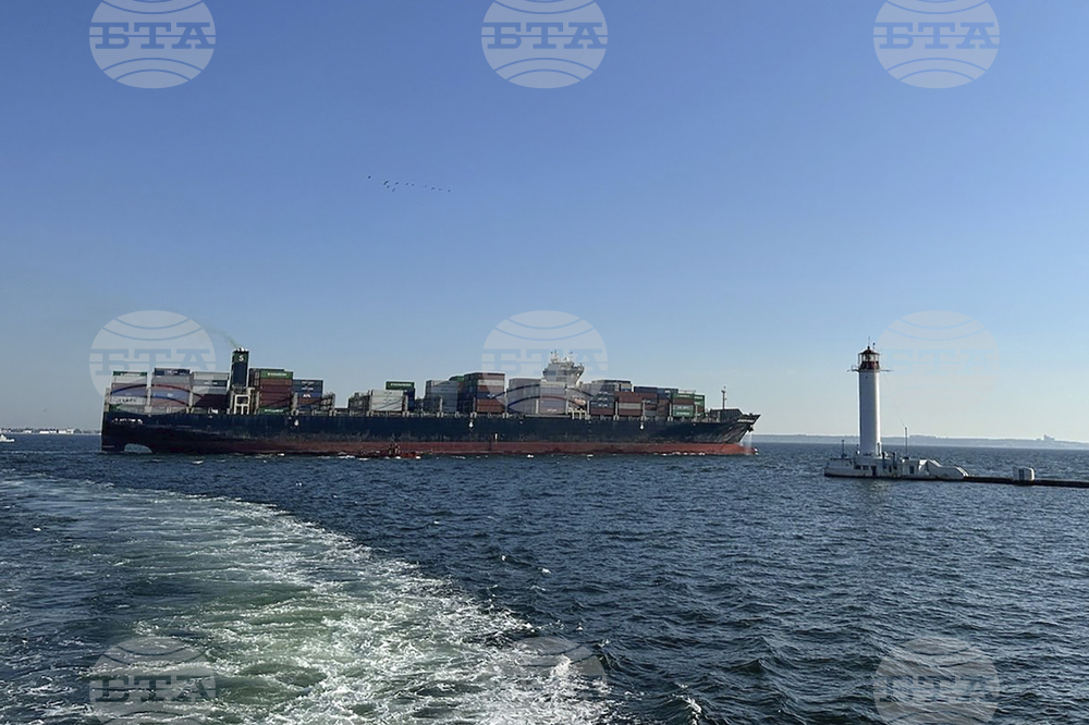 Руски дронове удариха два чуждестранни кораба в Одеска област, съобщи украинският вицепремиер