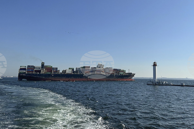 Руски дронове удариха два чуждестранни кораба в Одеска област, съобщи украинският вицепремиер