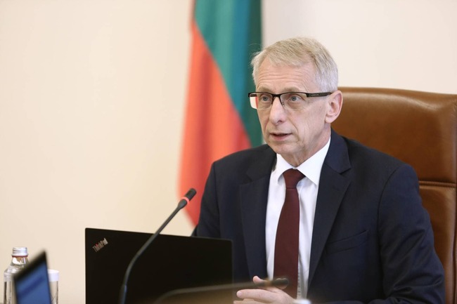 Премиерът акад. Денков: Ще ускорим обработката на пробите за алкохол и наркотици на шофьорите