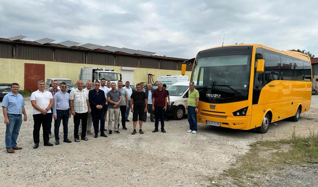 Община Джебел: Курбан за новите превозни средства за нуждите на образованието и социалните услуги даде Общинска администрация в Джебел