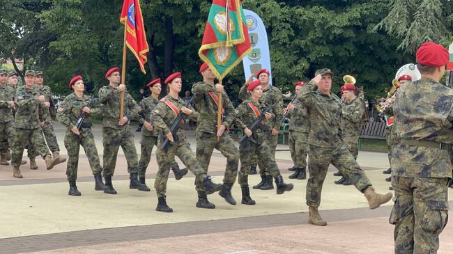 В Казанлък тържествено посрещнаха българския военен контингент, участвал в операция на ЕС в Босна и Херцеговина