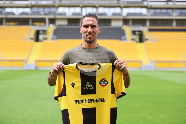 Капитанът на Ботев (Пловдив) Ивелин Попов: "След края на кариерата си ще стана спортен директор"