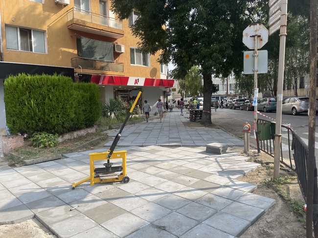 Община Видин: Ремонтират се тротоари покрай натоварени улици във Видин 