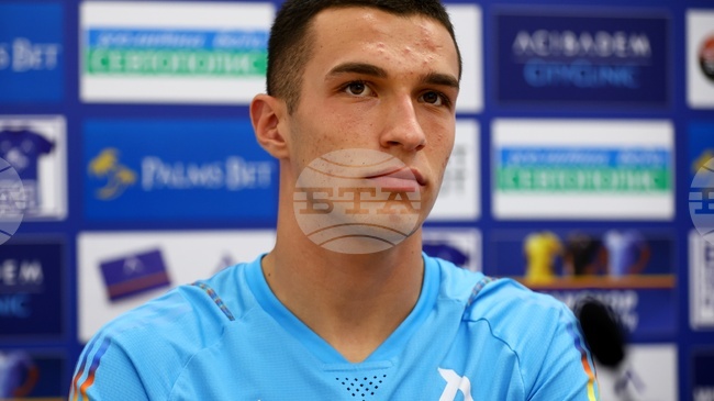 От Расинг Сантандер потвърдиха, че вратарят Пламен Андреев напуска испанския клуб