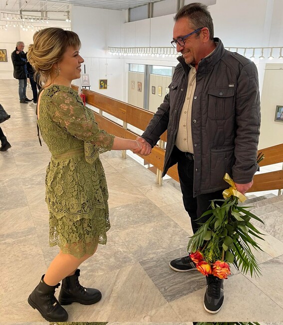 Ученичка на известния плевенски художник Валентин Асенов - Хъкъла с първа самостоятелна изложба