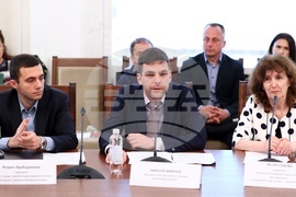 Парламент - Никола Минчев - кръгла маса