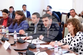 Парламент - Никола Минчев - кръгла маса