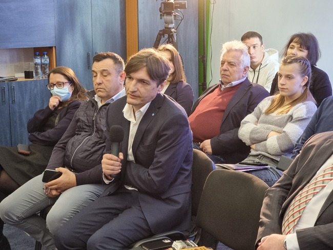 Нужно е от думи да преминем към дела, заяви председателят на фондация "Български дух" Олег Косих