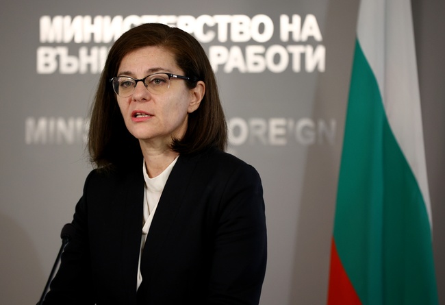 Натискът над България продължава, но нашата позиция за Република Северна Македония е ясна, заяви министър Генчовска