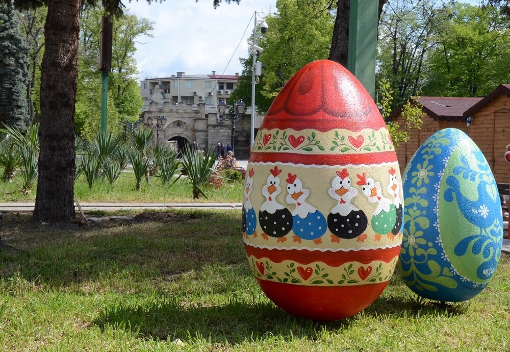 Великденски символи красят Видин