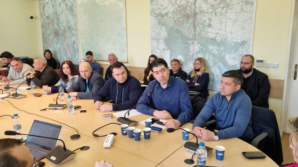 Иван Таков: От ДБ ще са по-полезни да защитят с плам ремонта на 36-о СУ, вместо смяната на името му