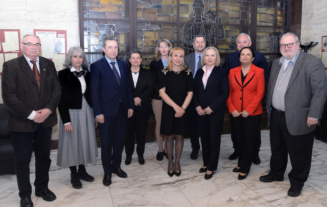 Министър Йорданова обсъди предстоящи стъпки в правосъдната реформа с предшествениците си