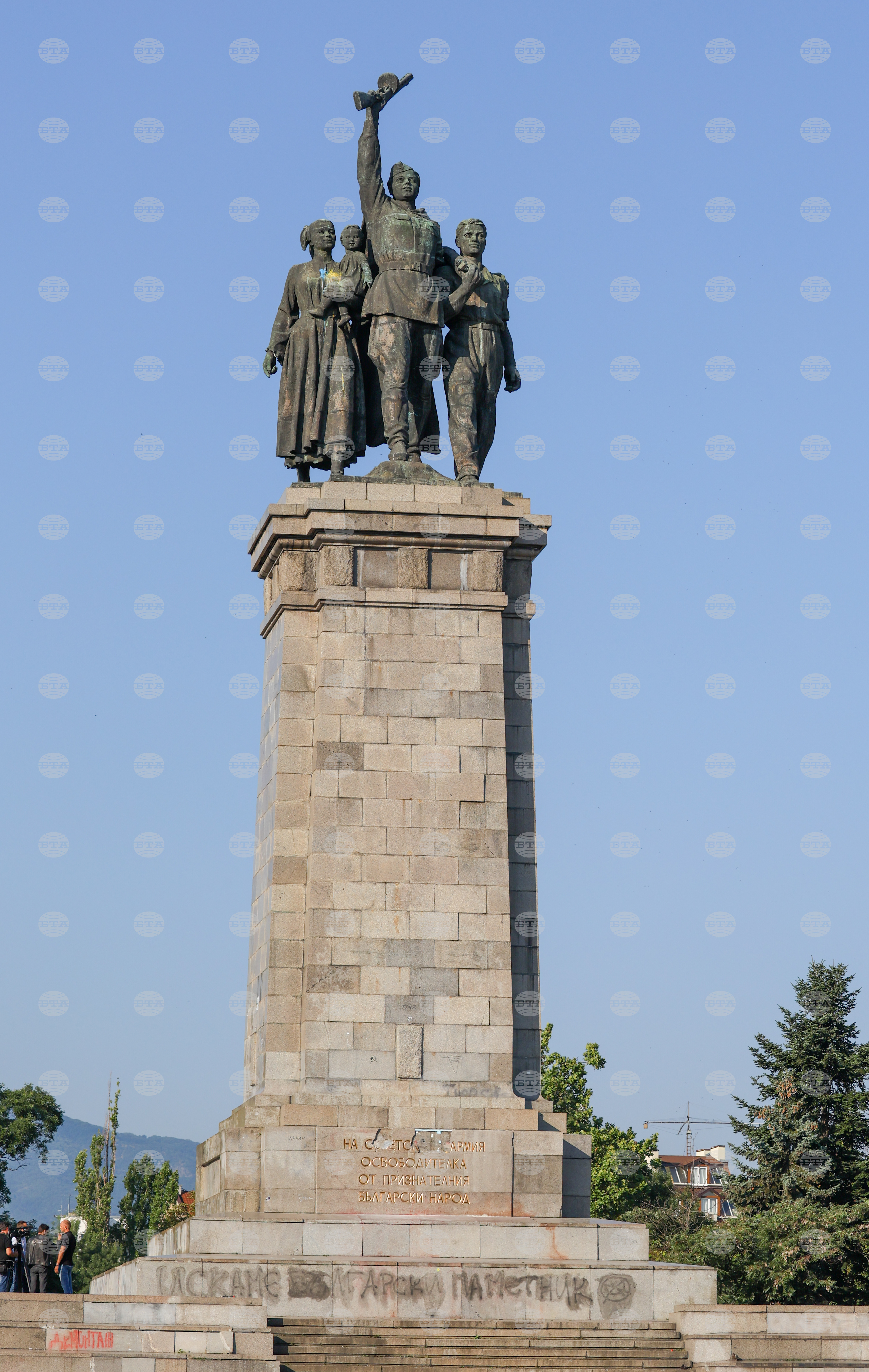 Паметник на Съветската армия - нападение