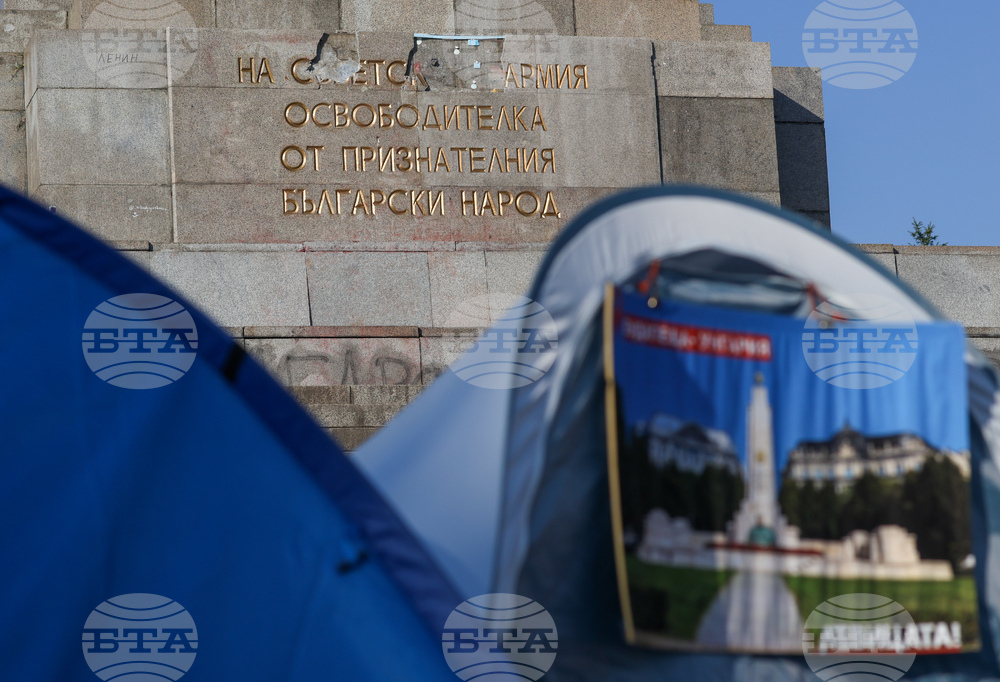 Паметник на Съветската армия - нападение