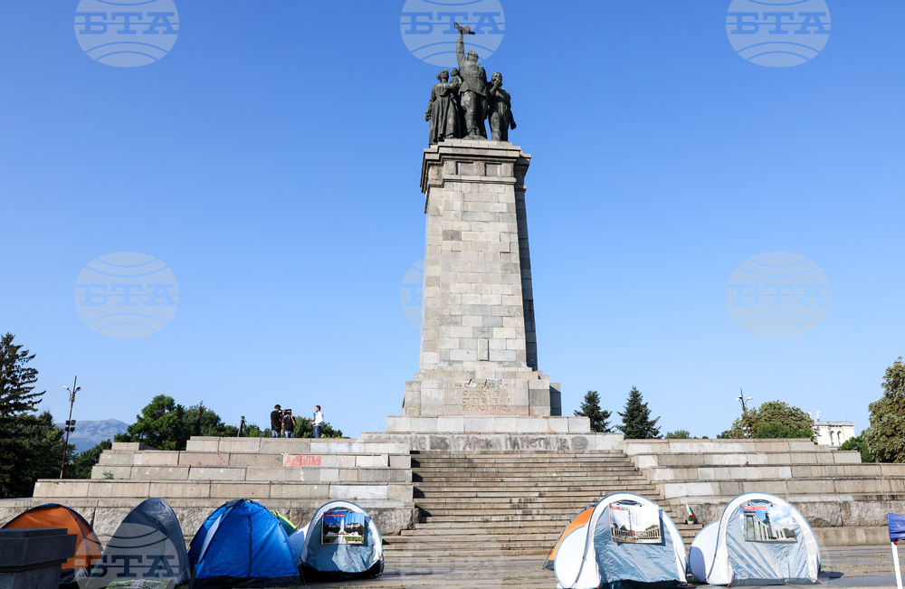 Паметник на Съветската армия - нападение