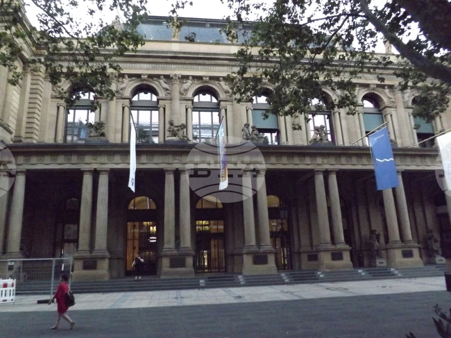 Европейските борси са на зелена територия преди обед на фона на евентуалното спиране на работата на правителството на САЩ