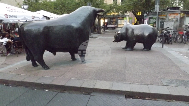 Загуби бележат ранната борсова търговия в Европа 