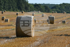 Село Малък Поровец - слама - бали