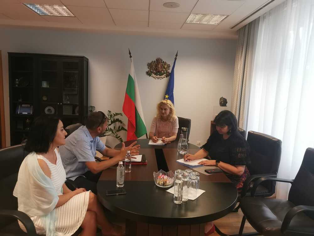 Министерство на туризма: Министър Динкова се срещна с представители на Сдружение „Рафаел – инфо, култура и туризъм“