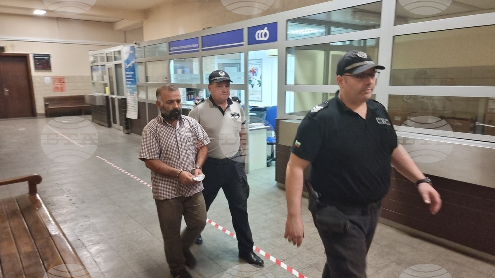 Съдът в Хасково остави в ареста трафикант на хора, опитал до подкупи полицаи на "Капитан Андреево"