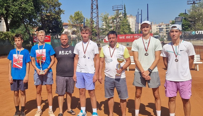 Тенис клуб Хасково 2015 стана шампион при юношите на Държавното отборно първенство до 18 години в Пазарджик