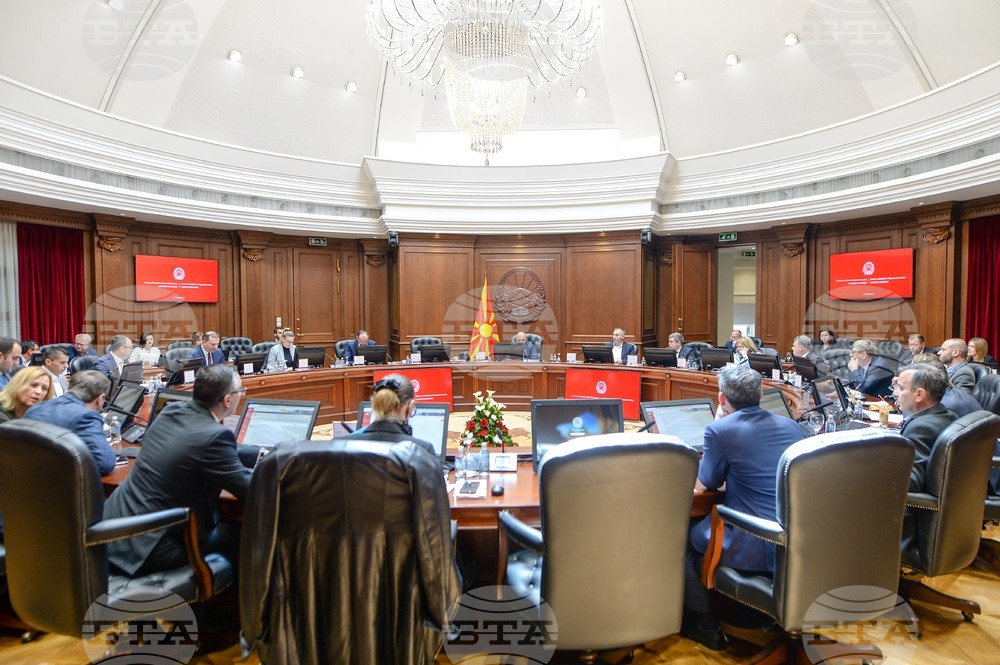 Правителството на Северна Македония призовава да бъде прието 10% увеличение на заплатите, а учениците да се върнат в училищата