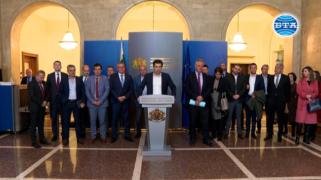 Това е световна криза, през която трябва да минем заедно, заяви Кирил Петков за високите цени на горивата