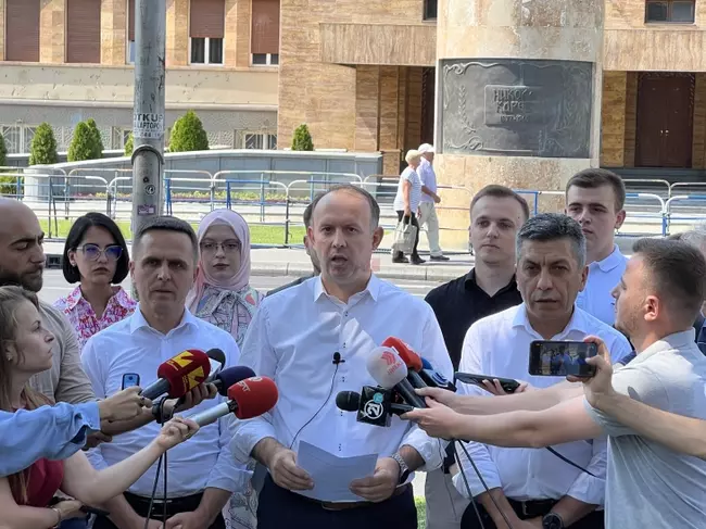 Според албанските опозиционни партии в Северна Македония властта е най-голямата пречка за евроинтеграционния процес на страната