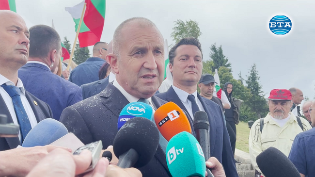 Управляващите страдат от "властова булимия", смята президентът Румен Радев