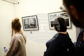 Фотографска галерия "От прозореца до огледалото"