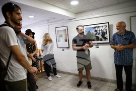 Фотографска галерия "От прозореца до огледалото"