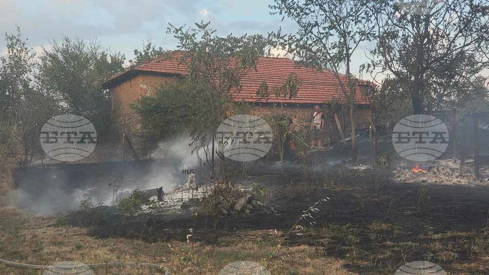 Възрастни хора бяха обгазени при пожар в новозагорското село Дядово