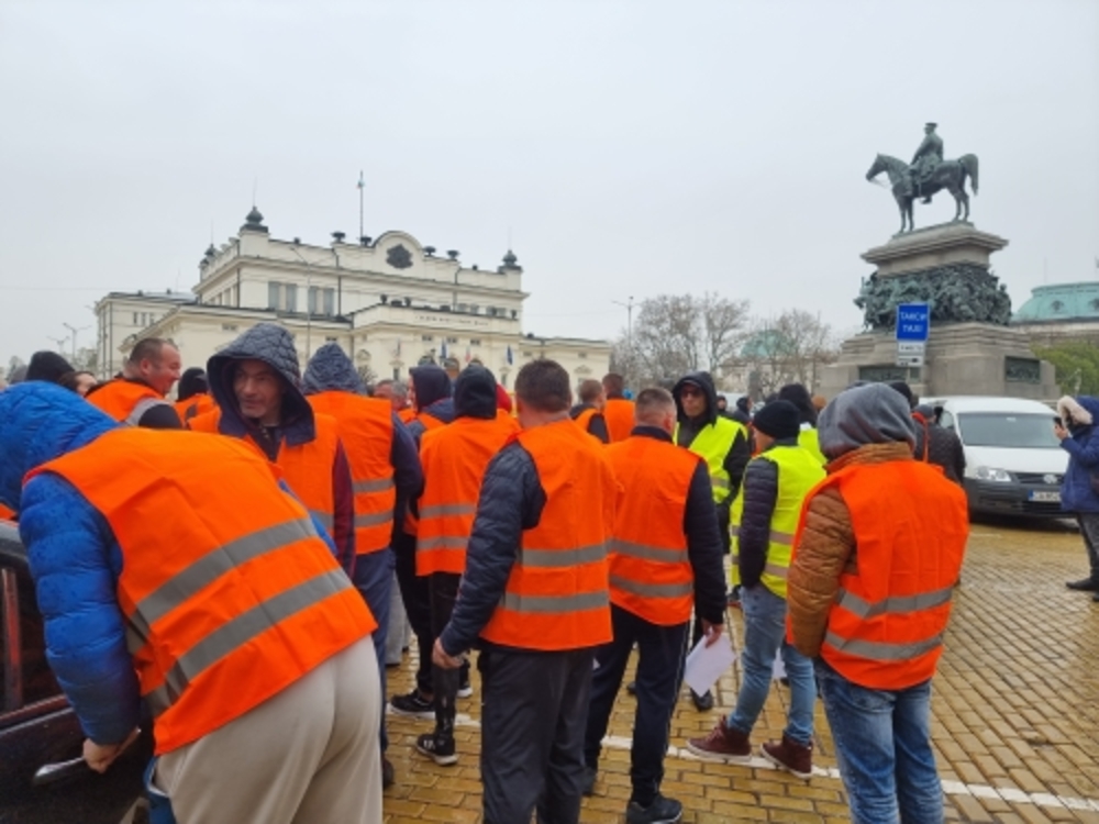 Second National Protest of Road Construction Companies in Front of Parliament Ends