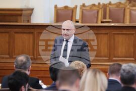 Парламент - Любомир Каримански . заседание